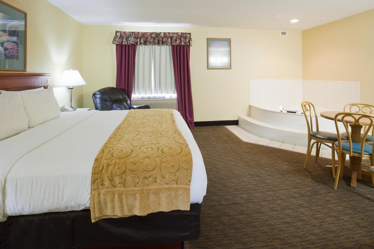 Grandstay Hotel And Suite Waseca Exterior photo